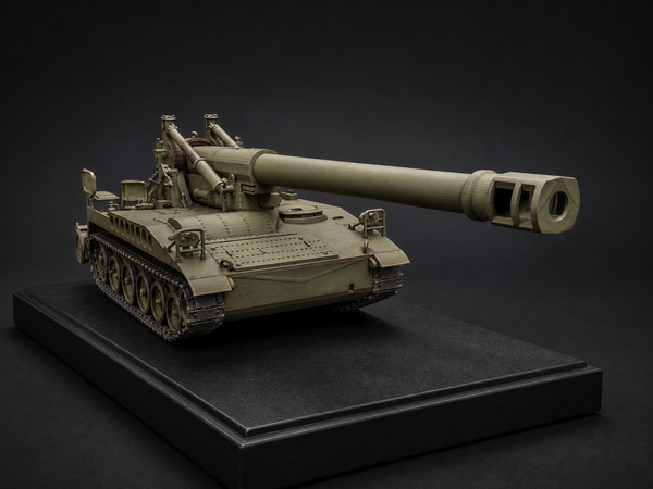 M110A2 Self-Propelled Howitzer Scale Model